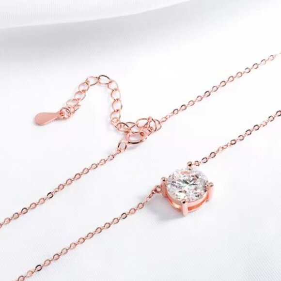 18K‎ Rose Gold Solitaire 1 Carat Necklace - Picture 2 of 3